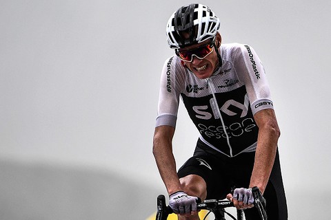 Tour de France: Froome przewrócony przez... policjanta