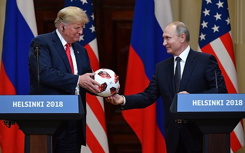 Piłka, którą Putin dał Trumpowi jest z mikrochipem?