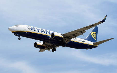 Zawrócono samolot Ryanair na Wyspy. "Ostrzegawcza lampka w kokpicie"
