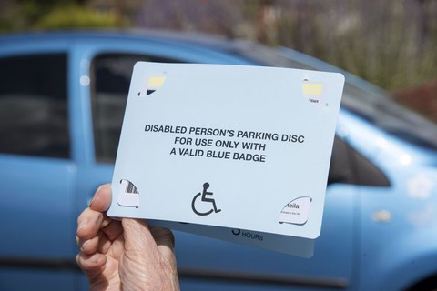 Kierowcy z problemami psychicznymi będą mogli parkować w miejscach dla niepełnosprawnych