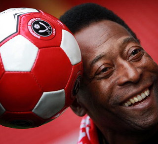 Soccer great Pele remains in intensive care