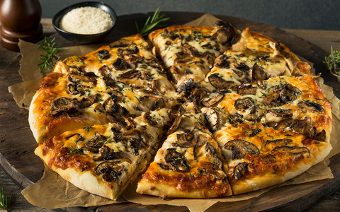 Woman called 999 to complain she had mushrooms on her pizza