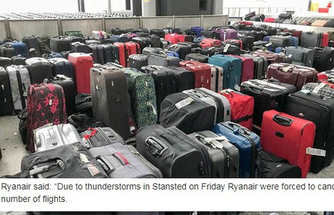 1 000 toreb na Stansted po "pogodowym chaosie" z Ryanair