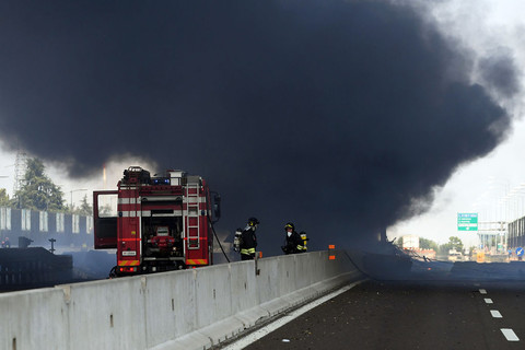 Włochy: Eksplozja na autostradzie. Są zabici i ranni