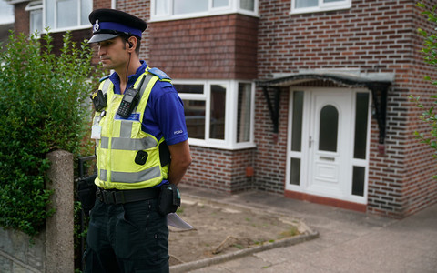 Rekordowa liczba brytyjskich policjantów musi dorabiać do pensji