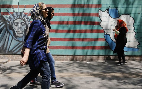 "The Times": Iran w tarapatach w obliczu nowych sankcji