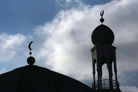 Dwa meczety w Birmingham zaatakowane z katapulty