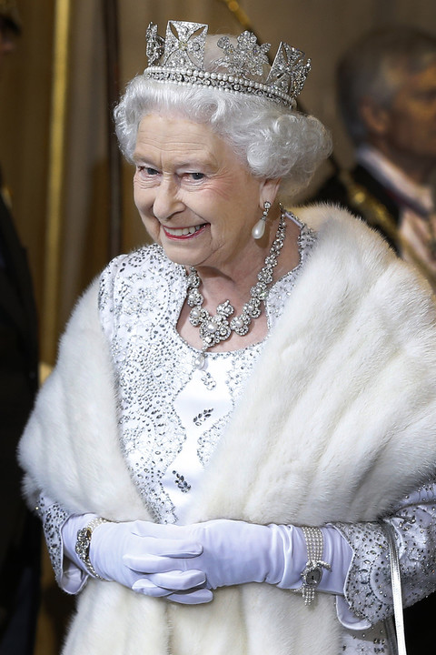 Queen Elizabeth Is Hiring a Buckingham Palace Kitchen Porter