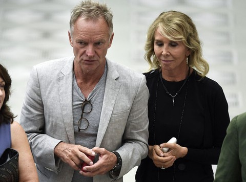 Sting visited the protesting workers of a factory in Tuscany