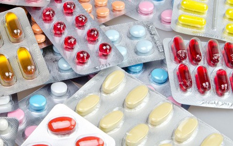 Rząd UK apeluje do producentów leków: "Gromadźcie zapasy"