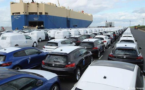 "UE przygotowuje odpowiedź, jeśli USA nałożą cła na samochody"