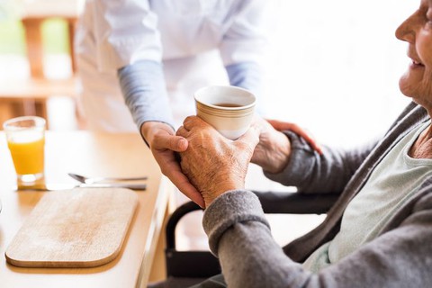 UK: Do 2035 r. liczba seniorów wymagających stałej opieki potroi się