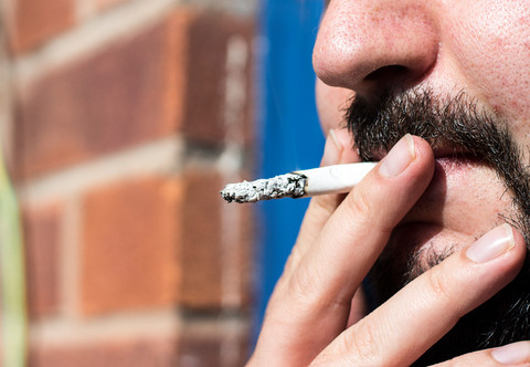 Ekspert: Pracownik palacz spędza "na papierosie" nawet 22 dni w roku