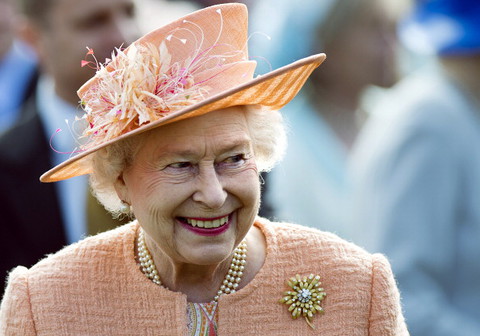 Królowa Elżbieta II zatrudni armię pokojówek, które "zadbają o pałacowe detale"