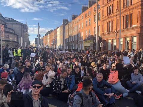 Protestujący przeciwko kryzysowi mieszkaniowemu zablokowali centrum Dublina
