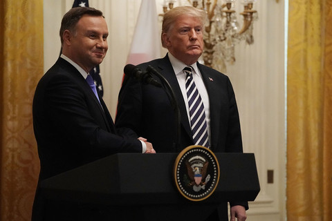 Trump o stałych bazach w Polsce i zniesieniu wiz: "Rozważamy, przyglądamy się"