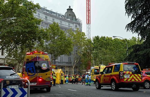 Madrid Ritz: One dead and 11 hurt in scaffolding collapse