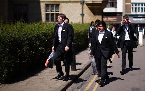 Większość studentów Oksfordu to absolwenci drogich, prywatnych szkół