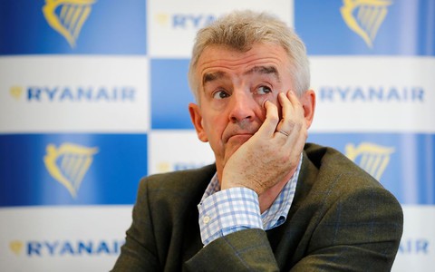 Strajk Ryanair: 190 odwołanych lotów, Komisja Europejska ostrzega szefa linii