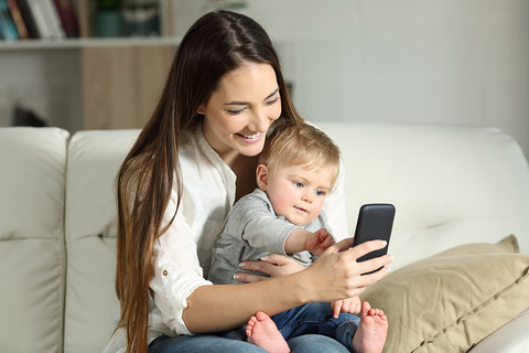 "Nasz Dziennik": Smartfon to nie mama