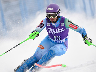 Tina Maze wins women's World Cup giant slalom