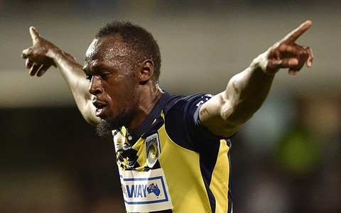 Usain Bolt scores two goals for Central Coast Mariners in trial game