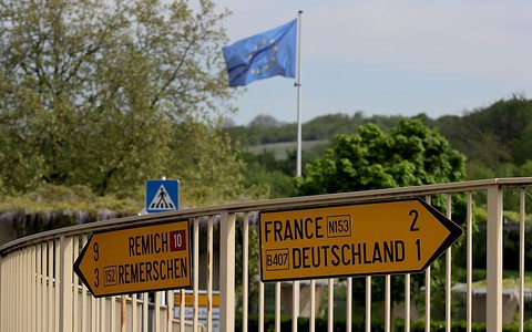 KE apeluje o zakończenie wewnętrznych kontroli granicznych w Schengen