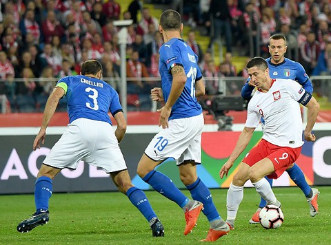 Biraghi gives Italy stoppage-time win in Poland