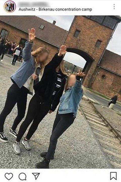 Polskie nastolatki "hajlujące" w Auschwitz trafią przed sąd