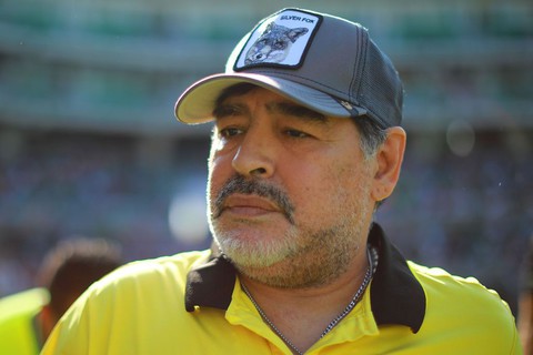 Diego Maradona musi się pilnie poddać operacji stawów kolanowych