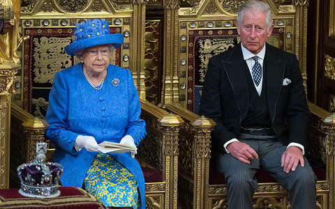 Królowa Elżbieta II abdykuje? "To dla syna" 