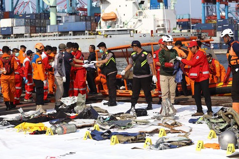 Samolot ze 189 osobami spadł do morza. Najpewniej nikt nie przeżył