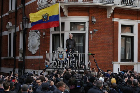 Assange: "Ekwador chce się mnie pozbyć z ambasady"