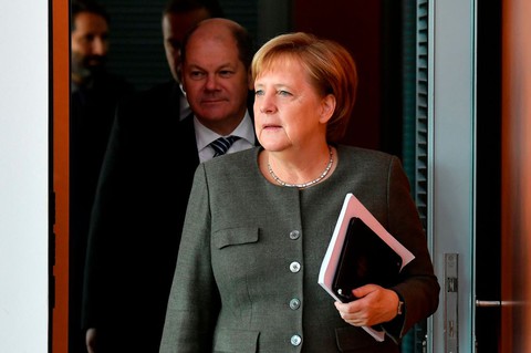 Brytyjskie media spodziewają się chaosu po rezygnacji Merkel