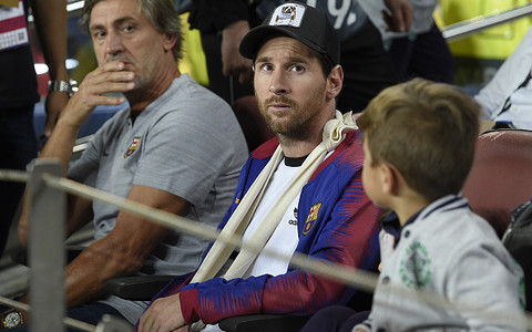 Lionel Messi back in Barcelona training after broken arm