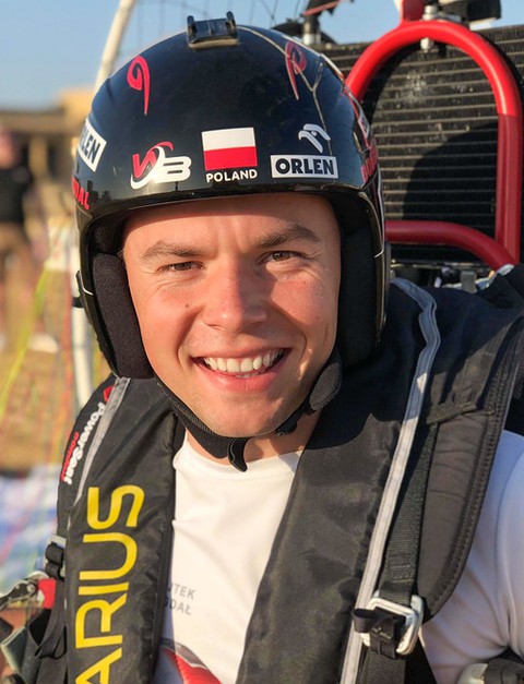 Wojciech Bogdał defended the title of world champion in the moto-paraglider slalom