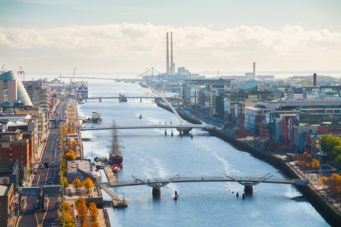 Raport: Dublin rekordowo drogi i przeludniony