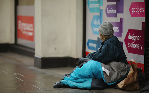 Londyńczycy oddają płaszcze bezdomnym