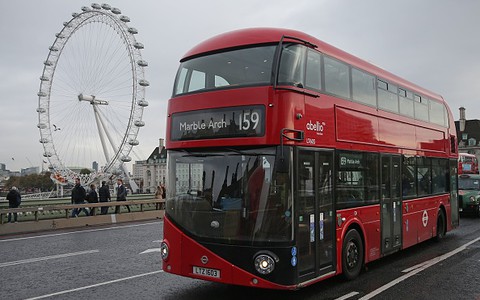 Londyn: Za mało osób korzysta w autobusach z miejsc na piętrze