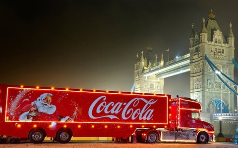 Mniej świątecznych ciężarówek Coca-Coli. Mieszkańcy UK nie chcą promocji niezdrowych napojów
