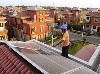 Na Wyspach coraz więcej domów z panelami słonecznymi
