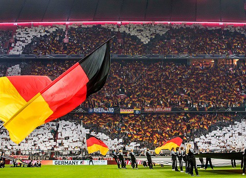 Milczący protest niemieckich kibiców piłkarskich