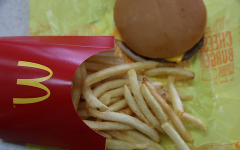 McDonald's i Burger King mają trzymać się z dala od szkół