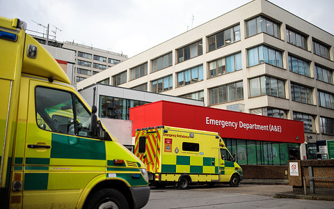 Londyn: Fałszywy ratownik "leczył" ponad 100 osób