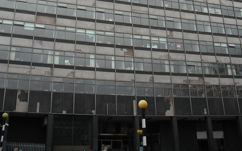 Londyn: Zniknie "przygnębiający" biurowiec obok stacji Waterloo