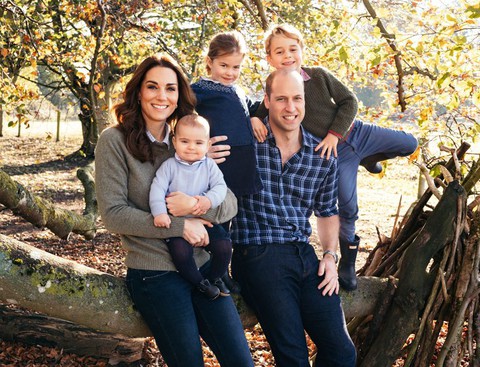 Royal Christmas cards show relaxed Wills and Kate with George, Charlotte and Louis