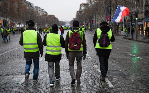 W Paryżu dziś spokojniej. Na ulicach niewiele ponad tysiąc protestujących