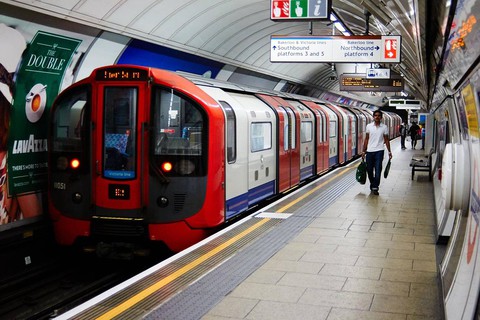 Londyn: Część pracowników metra zarabia ponad £100 tys. rocznie
