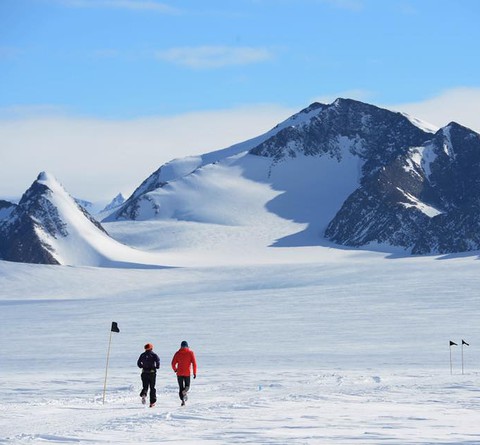 Uczestnicy maratonu opuścili Antarktydę, Suchenia dotarł do Chile