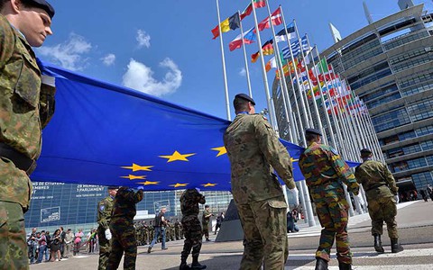 Niemieckie media: Armia europejska jest całkowicie nierealna